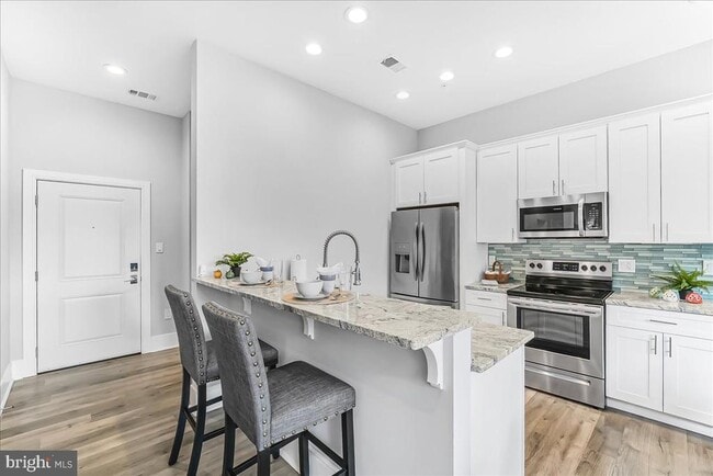 Photo - 537 Apple St Unit 302