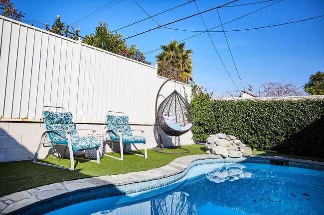 Building Photo - 446 S Almont Dr Rental
