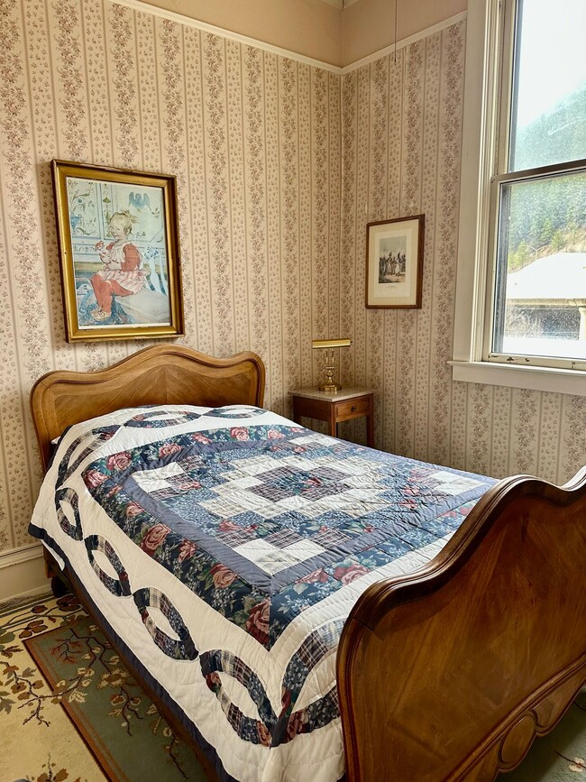 Photo - 304 6th St Unit Jameson Hotel