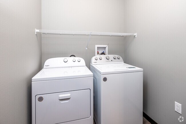 1 Bedroom 1 Bathroom - 672 SF - Washer & Dryer