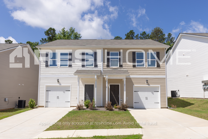 Photo - 475 Oakwood Dr NW House