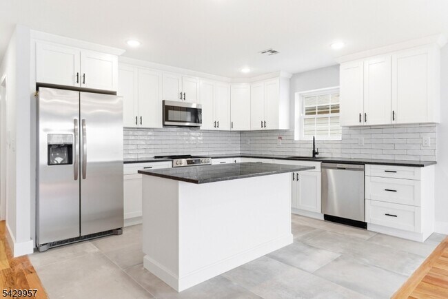 Photo - 129 Mt Pleasant Ave Unit 3