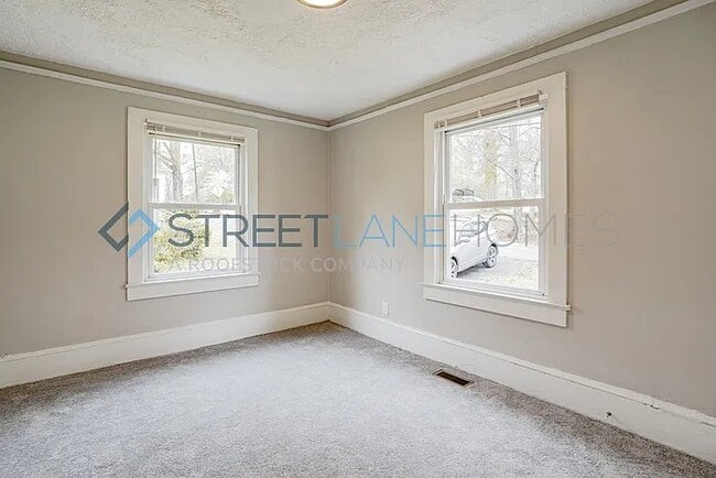 Photo - 405 Caughlin Ave