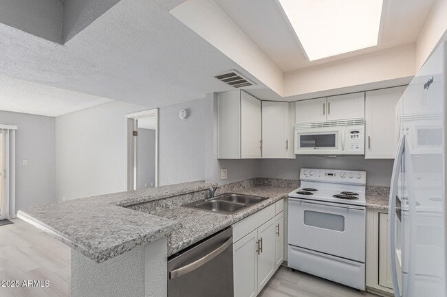 Building Photo - 4730 W Northern Ave Unit 1087