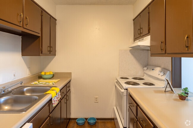 Full Kitchen in 1 bedroom - Coronado Apartments