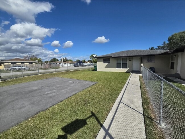 Photo - 18815 SW 113th Ct Unit 18815