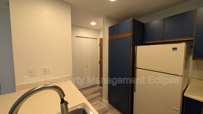 Photo - 211 Summit Ave E Unidad S-212