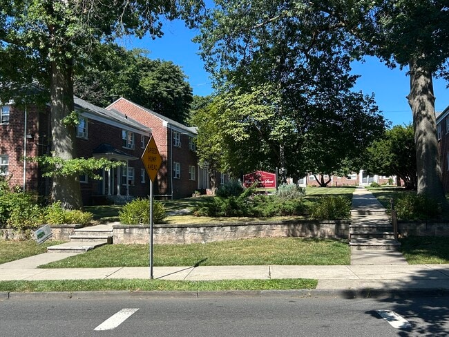 Building Photo - 353 S Center St Unit 8B