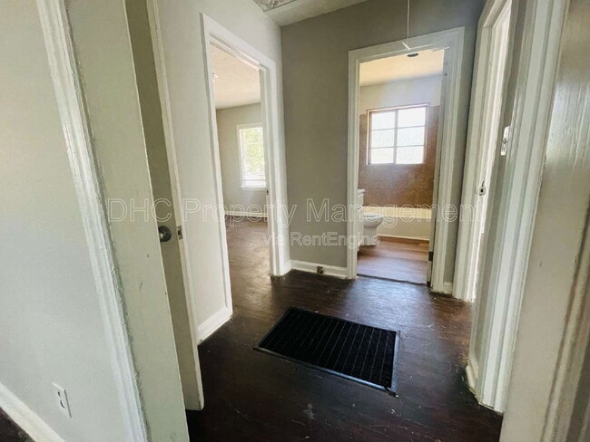 Photo - 3210 Delowe Dr