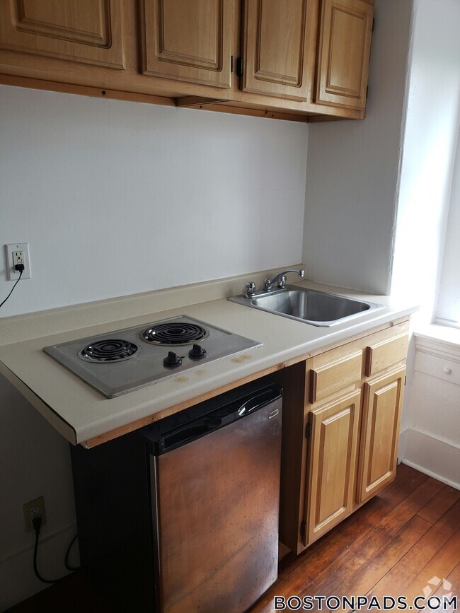Building Photo - 405 Beacon St Rental