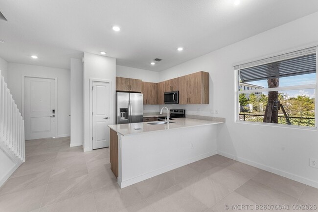 157 Lakeside Lndg Ct