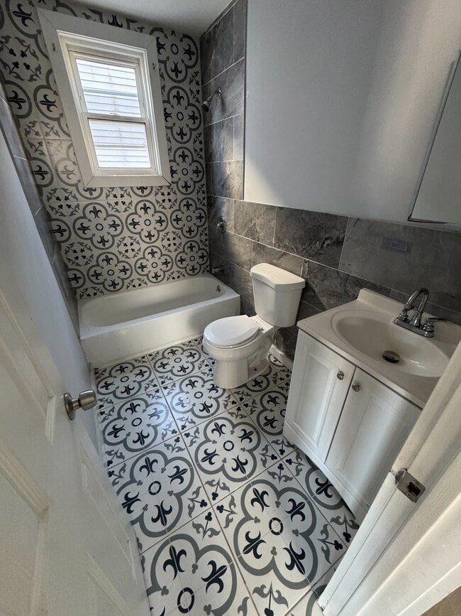 Photo - 182 Brookdale Ave Unidad 3