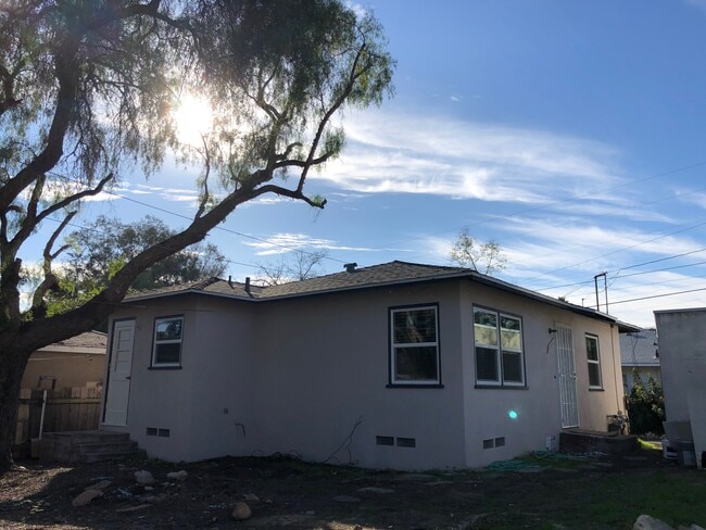 Photo - 3731 Dwight St