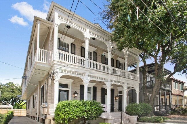 Building Photo - 5221 Magazine St Unit 3 Rental