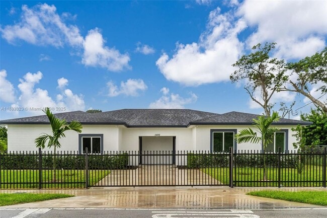 Building Photo - 11870 SW 220th St Rental