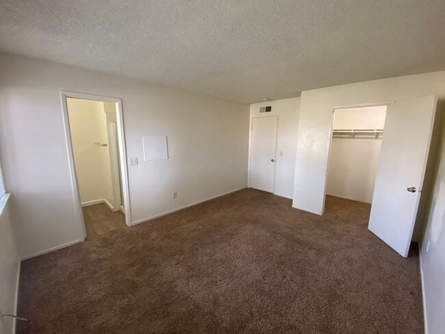 Photo - 2530 S Hall St
