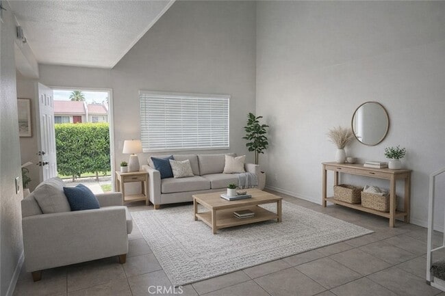 51025 Avenida Martinez
