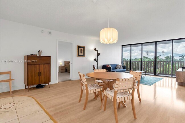 Photo - 780 NE 69th St Unidad 408