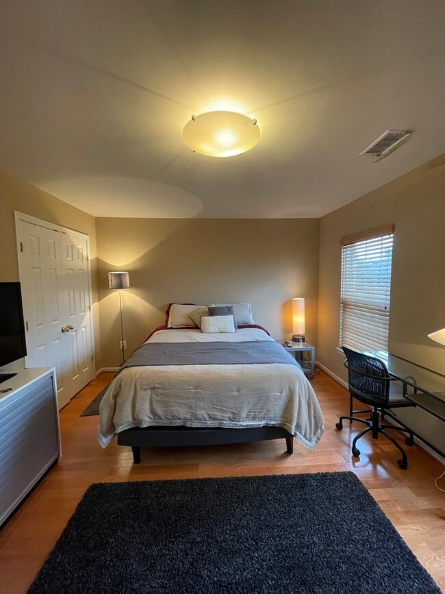 Photo - 6615 Schurtz St