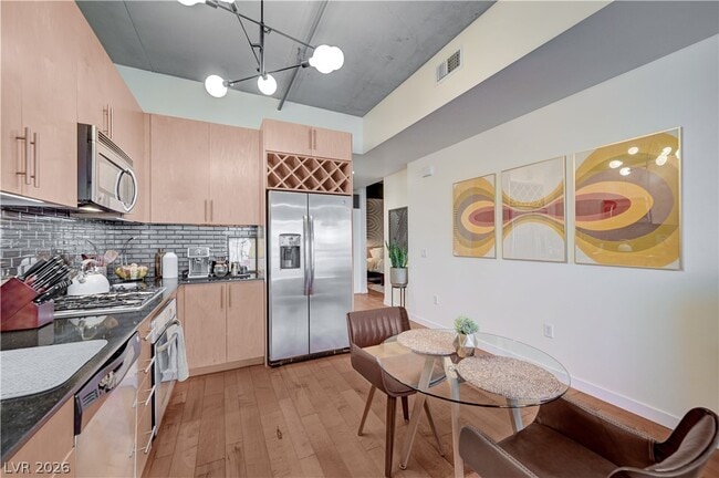 353 E Bonneville Ave Unit 569