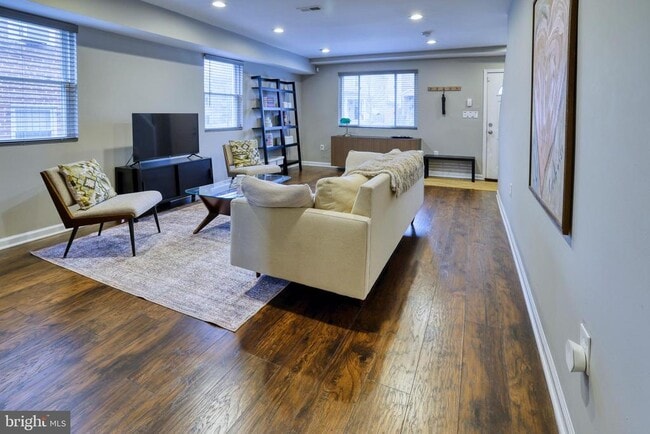 Photo - 4709 Jay St NE