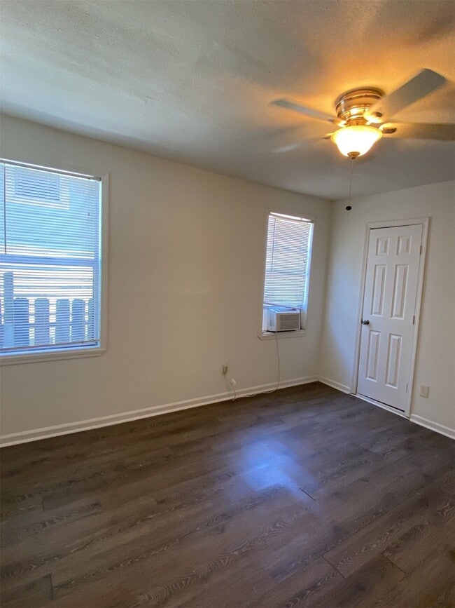 Photo - 5523 Avenue O 1/2