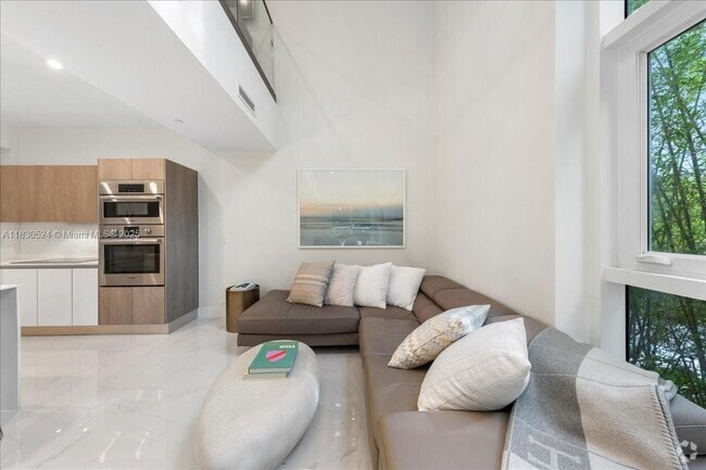 Building Photo - 455 NE 39th St Unit 112 Rental