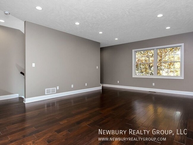 Photo - 155 Banksville Pl