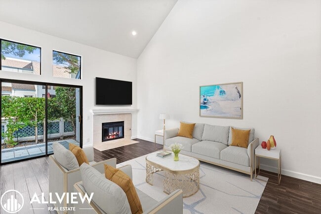 Beautifully Upgraded 2 Bed, 2 Bath + Den W... - Beautifully Upgraded 2 Bed, 2 Bath + Den W... House