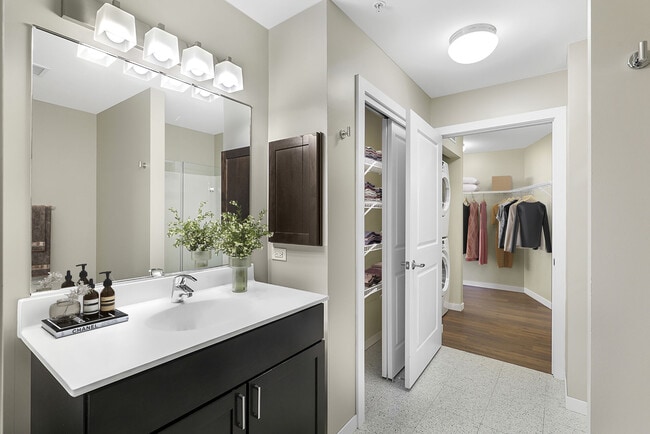 Photo - 430 Oak Grove