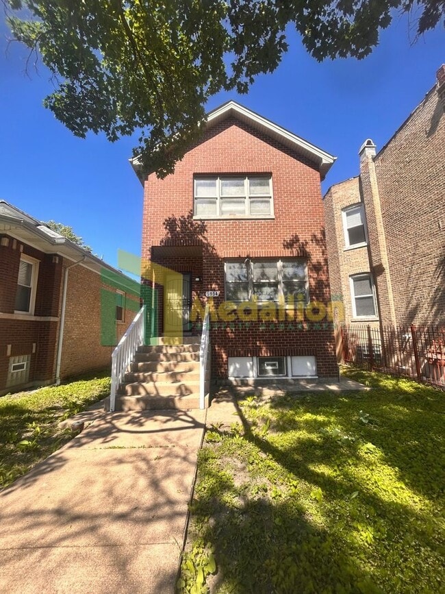 Building Photo - Spacious 4-Bedroom Home with Additional Living Space