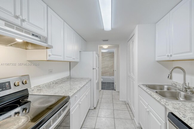 Photo - 3760 Inverrary Dr Unit 2L