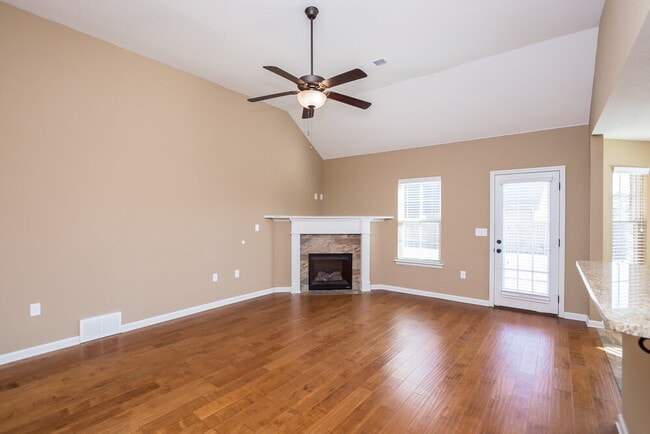 Photo - 3468 Avis Ln