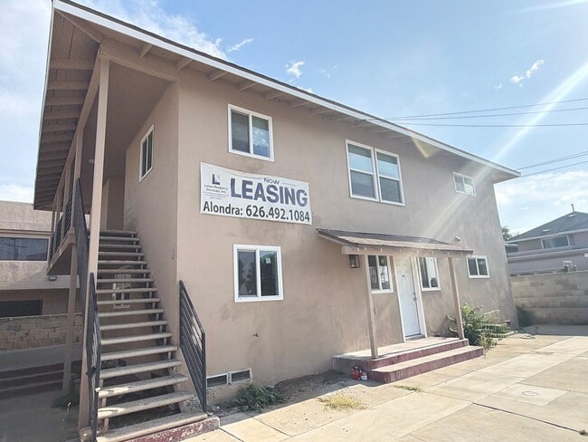 Building Photo - 2400 Del Mar Ave Unit 2400