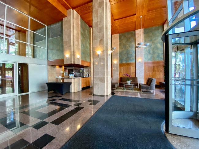 Lobby 24/7 Doorperson - 1122 N Clark St Unit 1810