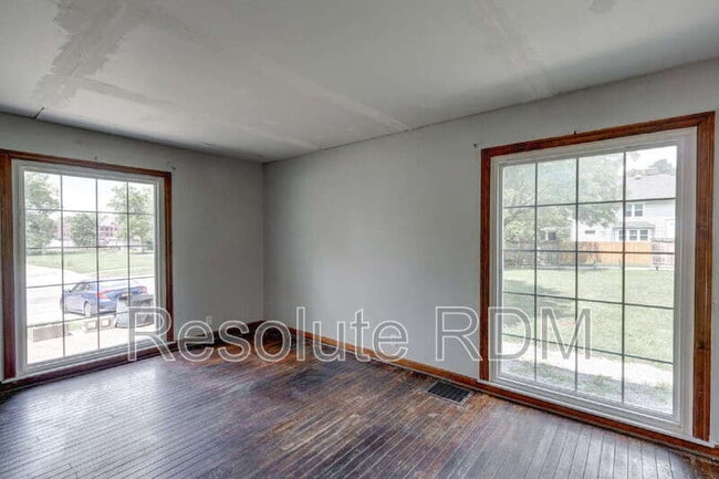 Photo - 201 S Emerson Ave