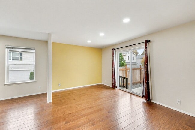 Photo - 4 bed 2.5 bath available now in Bothell