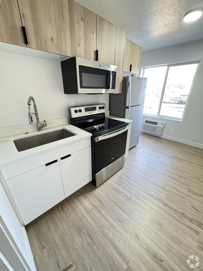 Building Photo - Completely Renovated Apartment! Unit 210