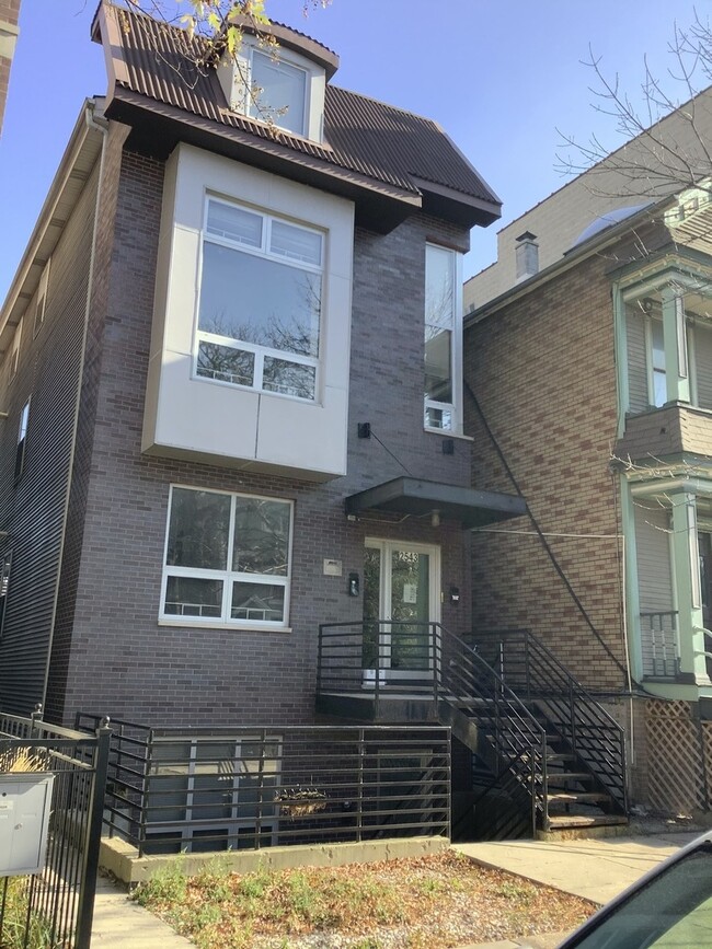 Photo - 2543 N Southport Ave Apartment Unit 1