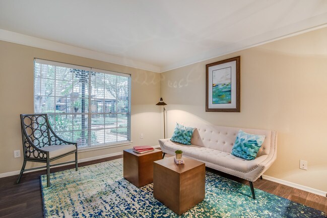 Impresionantes vistas al patio desde apartamentos seleccionados - Allen House Apartments