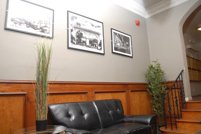 Photo - 611 S Cloverdale Ave