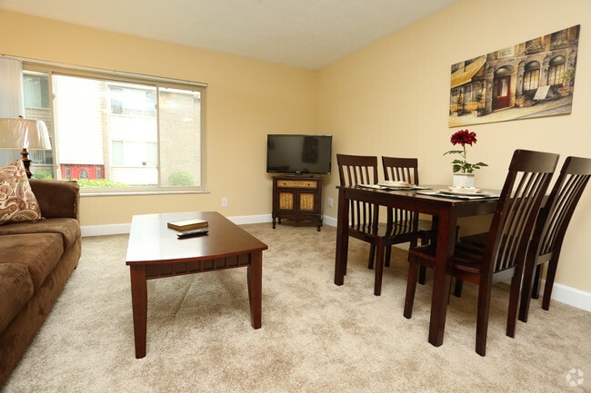2BR,2BA - 926 SF - Living Room