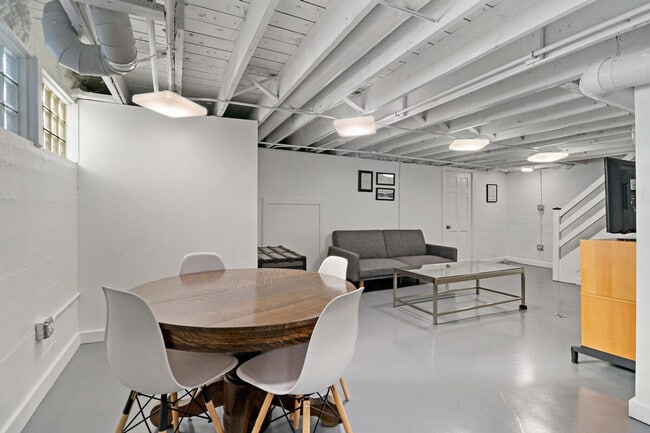 Building Photo - 1317 N Jackson St Unit SI ID1265539P