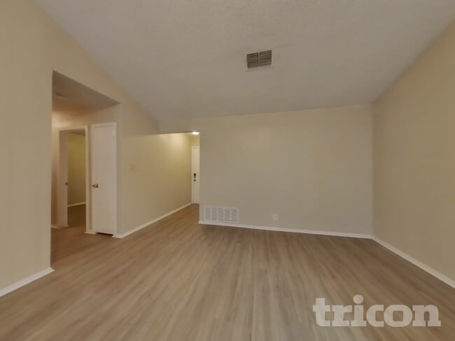 Photo - 7527 Ledgebrook Dr