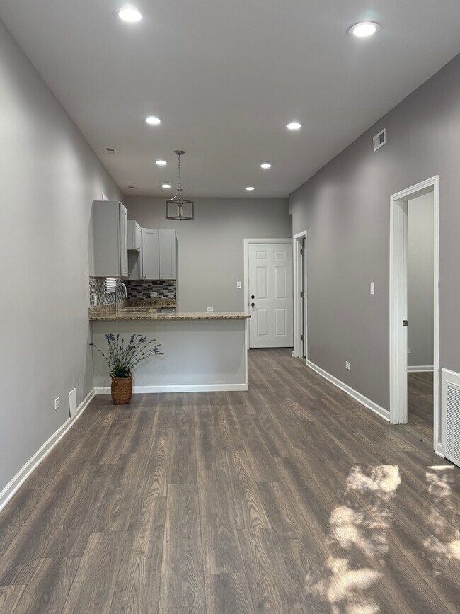 Photo - 2812 S Trumbull Ave Unidad 1