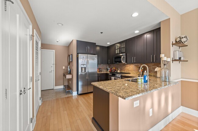 Photo - 1125 Maxwell Ln Unit 424