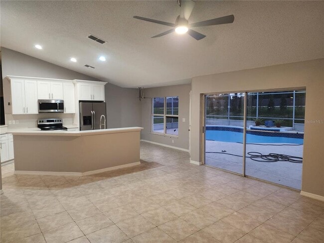 2883 Picadilly Cir