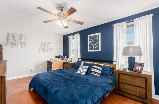 Dormitorio principal - 1 armario - 1552 Jupiter Ave