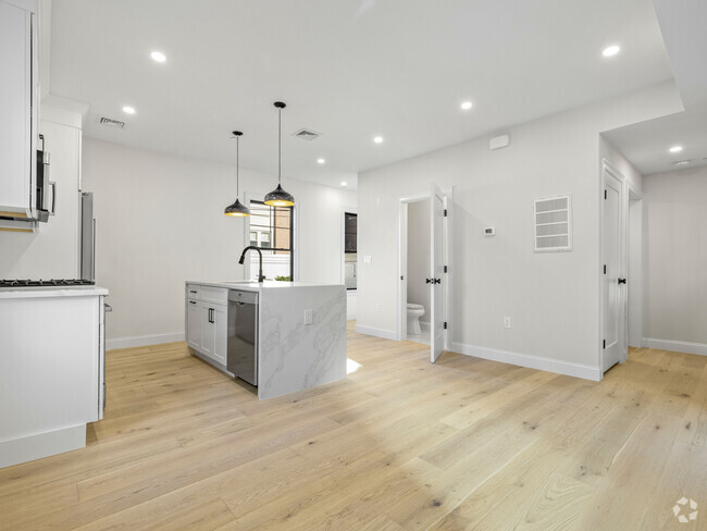 Building Photo - 48 Woodward St Rental