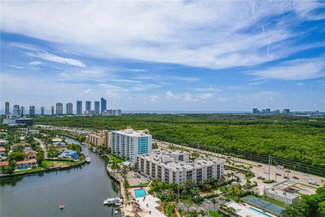 Photo - 2821 Sunny Isles Blvd Unidad 3R